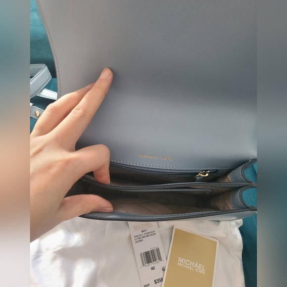 Michel kors powder blue crossbody bag - Picture 3 of 5